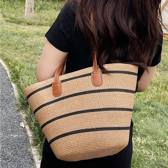 Chic Tan Woven Bag – Perfect for Summer & Vacations! - Picture 1 of 5